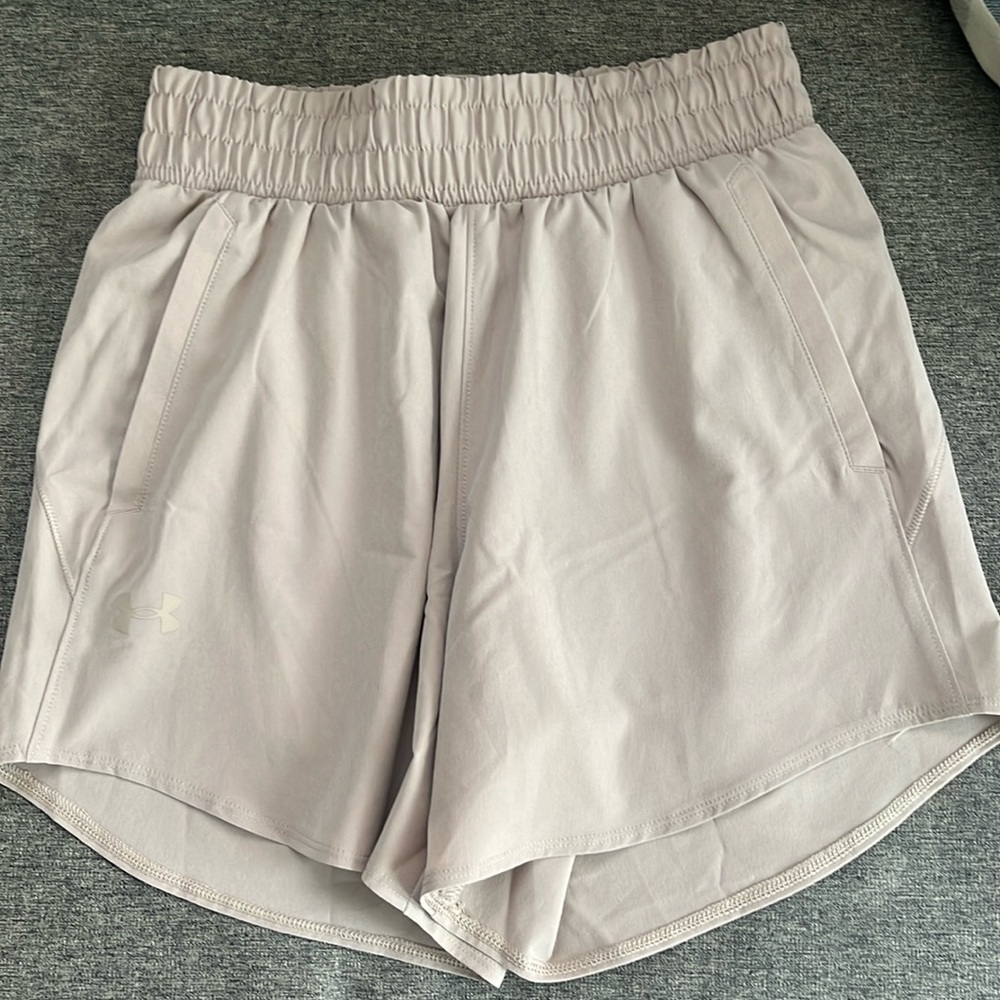 Under Armour Women’s Flex Woven 5in Shorts